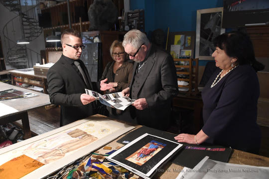 dsc_0322 kopia01.jpg-odsłonięcie dwóch witraży