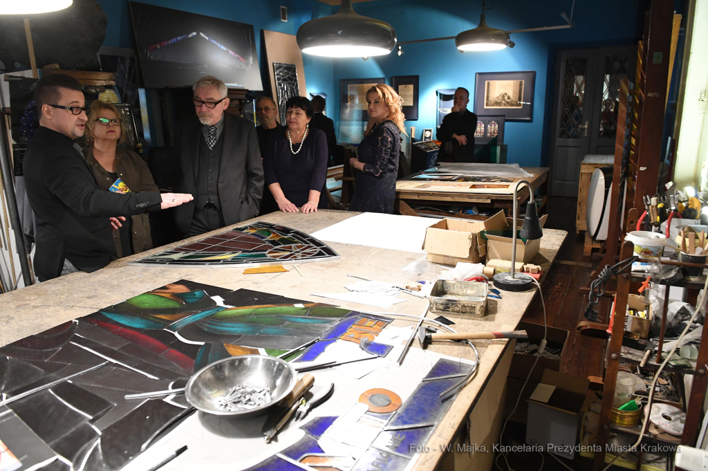 dsc_0331 kopia04.jpg-odsłonięcie dwóch witraży  Autor: W. Majka