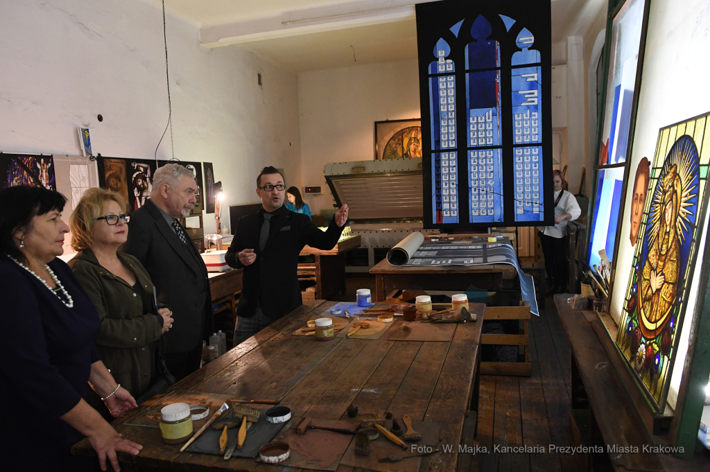 dsc_0353 kopia07.jpg-odsłonięcie dwóch witraży  Autor: W. Majka