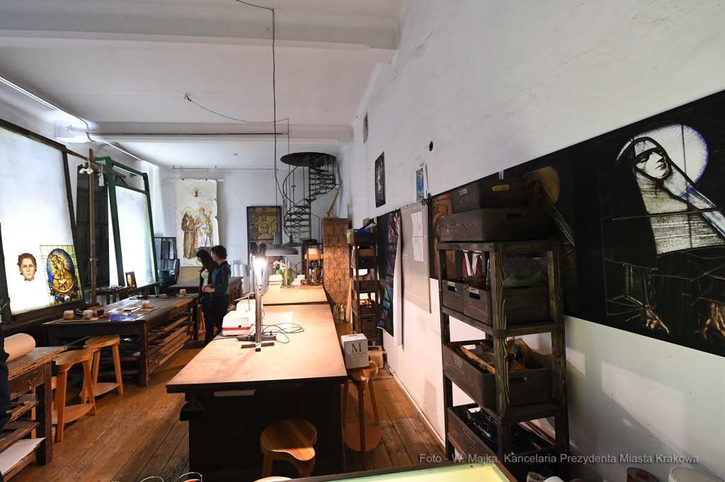 dsc_0370 kopia10.jpg-odsłonięcie dwóch witraży  Autor: W. Majka