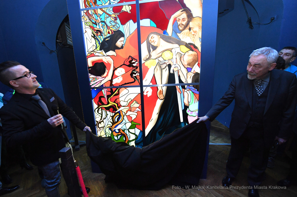 dsc_0375 kopia11.jpg-odsłonięcie dwóch witraży  Autor: W. Majka