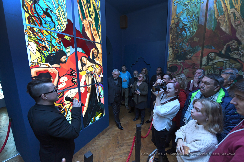 dsc_0387 kopia12.jpg-odsłonięcie dwóch witraży  Autor: W. Majka