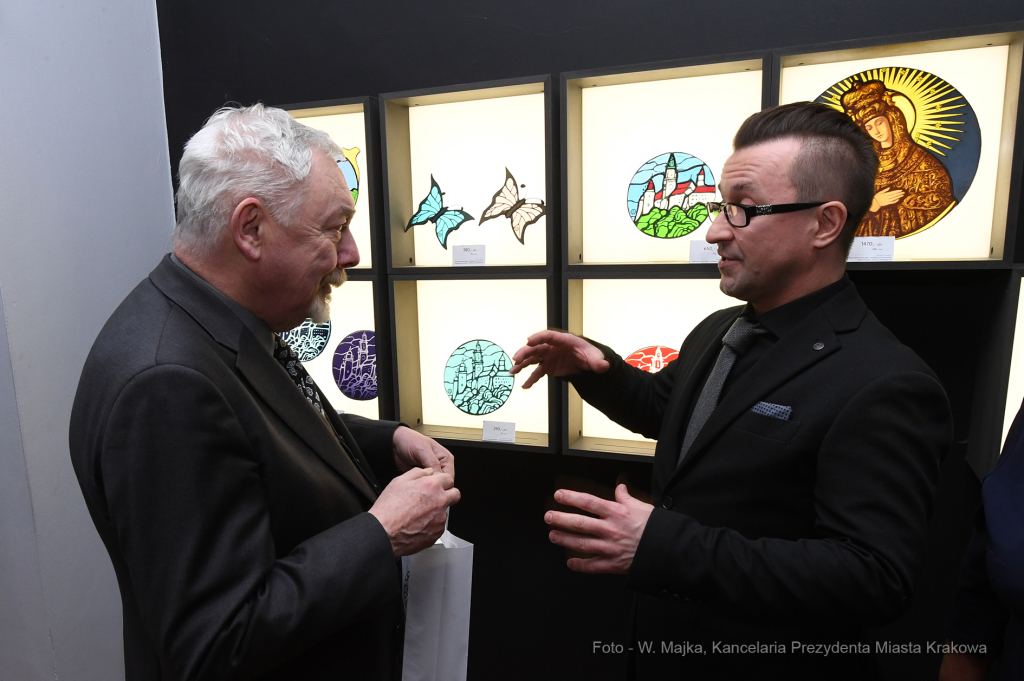 dsc_0423 kopia20.jpg-odsłonięcie dwóch witraży  Autor: W. Majka