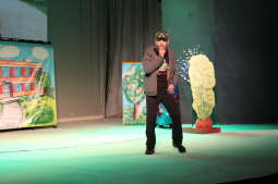 11.jpg-Strażnicy miejscy na deskach teatru