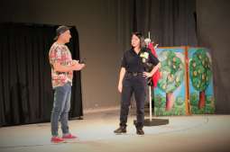 3.jpg-Strażnicy miejscy na deskach teatru