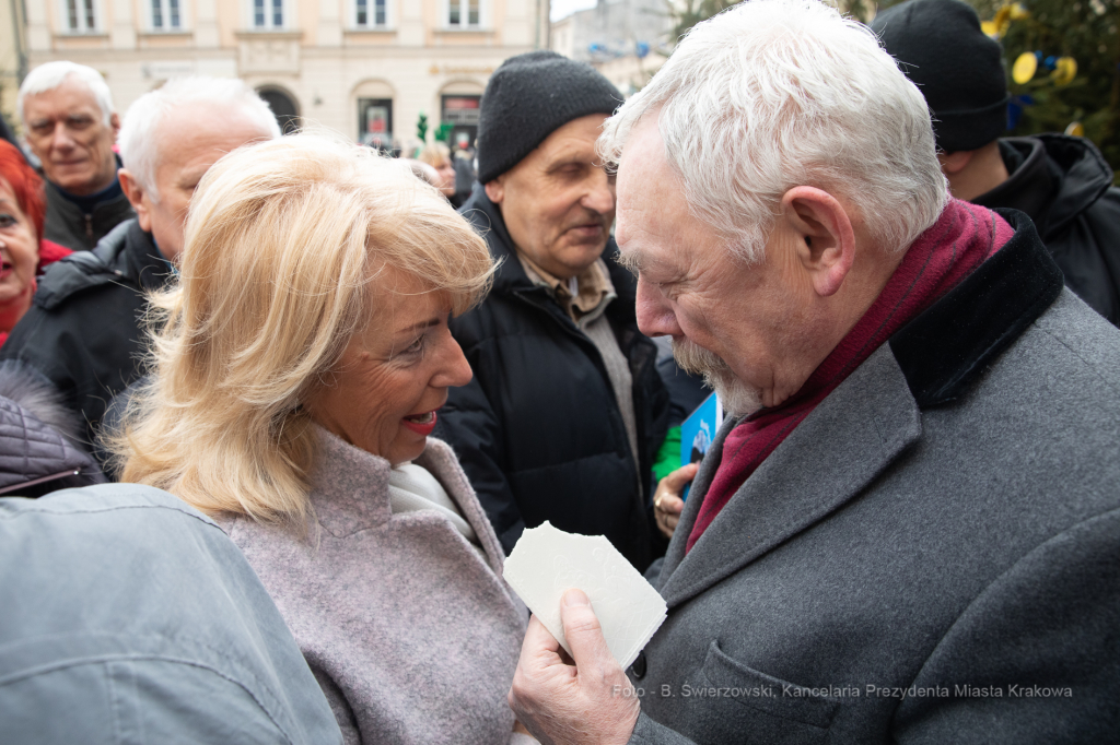 bs-grudnia 22, 2019-img_5960.jpg-Opłatek,Rynek Główny,Majchrowski,Mieszkańcy,Jędraszewski  Autor: B. Świerzowski