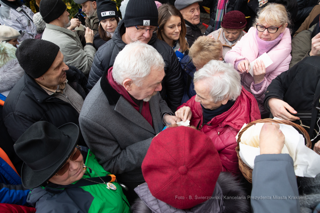 bs-grudnia 22, 2019-img_5983.jpg-Opłatek,Rynek Główny,Majchrowski,Mieszkańcy,Jędraszewski  Autor: B. Świerzowski