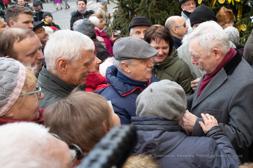 bs-grudnia 22, 2019-img_5996.jpg-Opłatek,Rynek Główny,Majchrowski,Mieszkańcy,Jędraszewski  Autor: B. Świerzowski