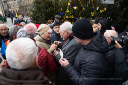 bs-grudnia 22, 2019-img_6004.jpg-Opłatek,Rynek Główny,Majchrowski,Mieszkańcy,Jędraszewski