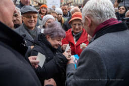 bs-grudnia 22, 2019-img_6026.jpg-Opłatek,Rynek Główny,Majchrowski,Mieszkańcy,Jędraszewski