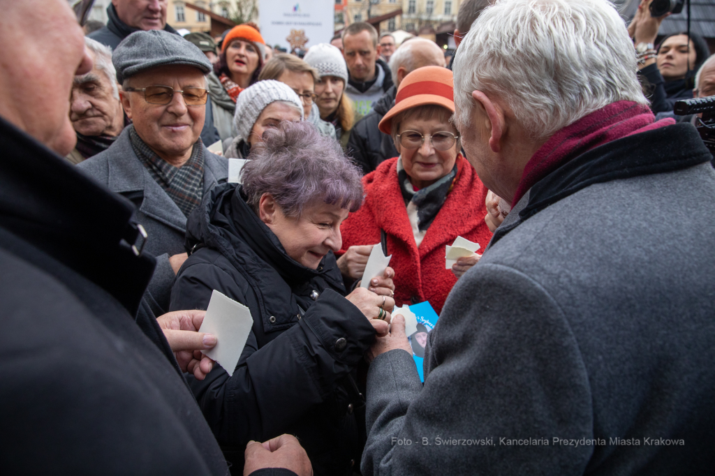 bs-grudnia 22, 2019-img_6026.jpg-Opłatek,Rynek Główny,Majchrowski,Mieszkańcy,Jędraszewski  Autor: B. Świerzowski