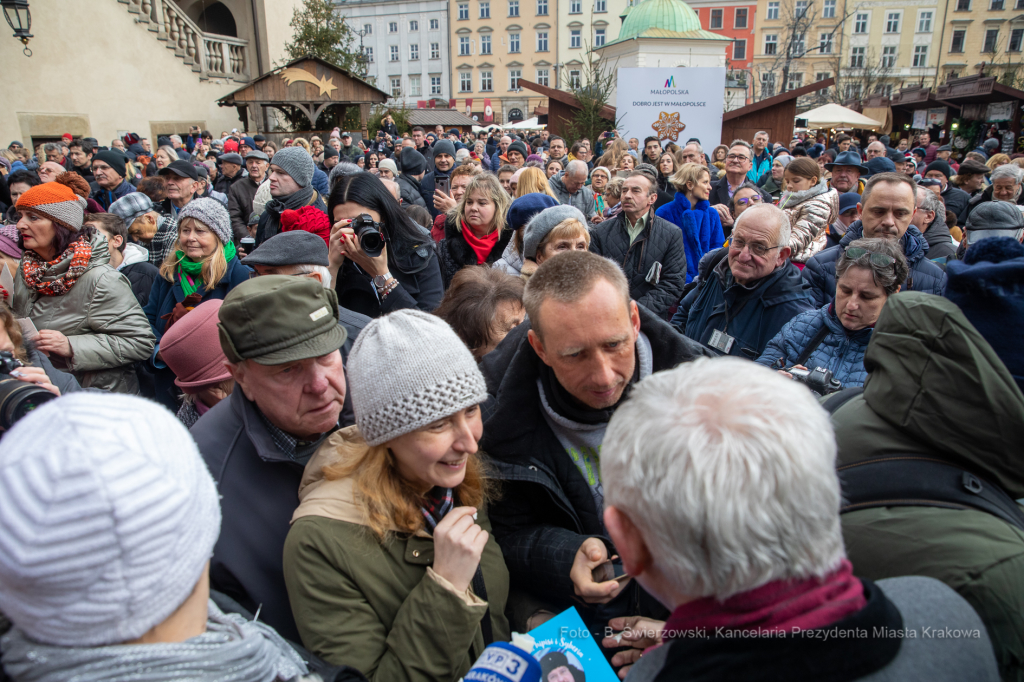 bs-grudnia 22, 2019-img_6061.jpg-Opłatek,Rynek Główny,Majchrowski,Mieszkańcy,Jędraszewski  Autor: B. Świerzowski