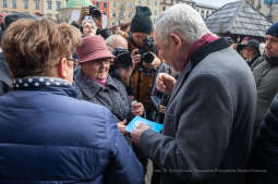 bs-grudnia 22, 2019-img_6088.jpg-Opłatek,Rynek Główny,Majchrowski,Mieszkańcy,Jędraszewski