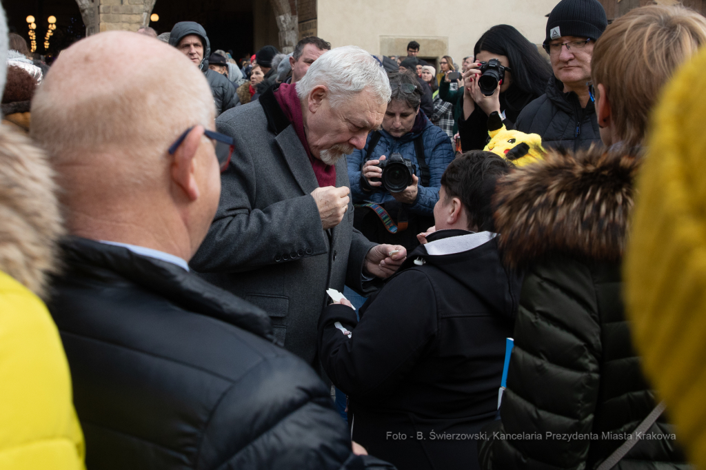 bs-grudnia 22, 2019-img_6099.jpg-Opłatek,Rynek Główny,Majchrowski,Mieszkańcy,Jędraszewski  Autor: B. Świerzowski