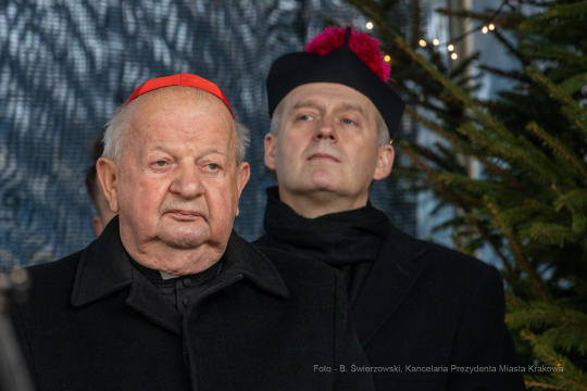 bs_191222_5846.jpg-Opłatek,Rynek Główny,Majchrowski,Mieszkańcy,Jędraszewski