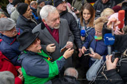 bs_191222_5987.jpg-Opłatek,Rynek Główny,Majchrowski,Mieszkańcy,Jędraszewski