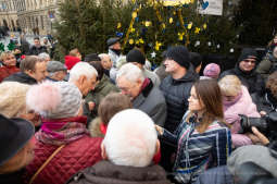 bs_191222_6002.jpg-Opłatek,Rynek Główny,Majchrowski,Mieszkańcy,Jędraszewski