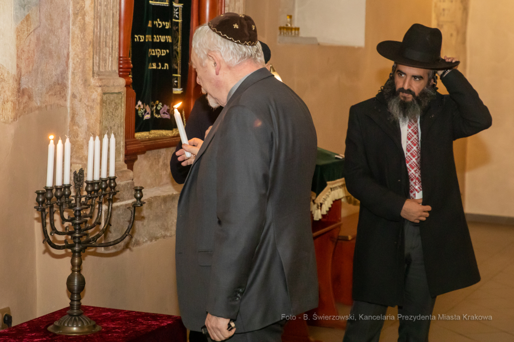 bs-grudnia 28, 2019-img_6665.jpg-Świeca Chanukowa,Majchrowski,Uroczystość  Autor: B. Świerzowski