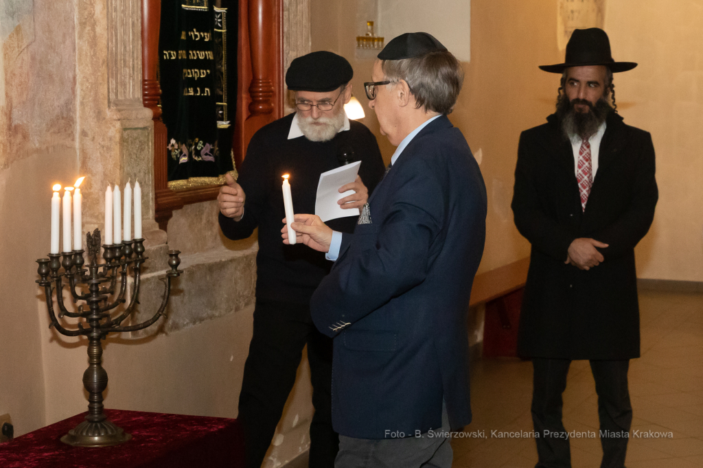 bs-grudnia 28, 2019-img_6673.jpg-Świeca Chanukowa,Majchrowski,Uroczystość  Autor: B. Świerzowski