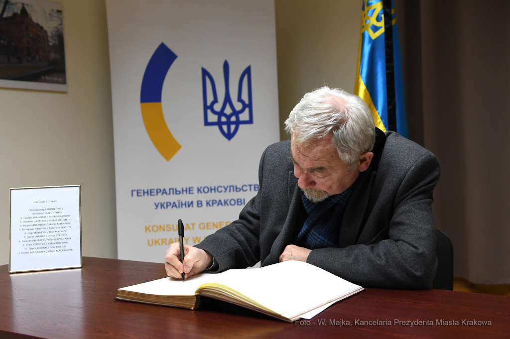 dsc_3666 kopia02.jpg-księga kondolencyjna Ukraina  Autor: W. Majka