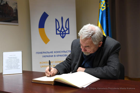 dsc_3666 kopia02.jpg-księga kondolencyjna Ukraina