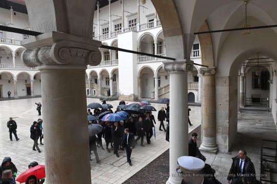 1212.jpg-Emmanuela Macrona