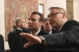 2323.jpg-Emmanuela Macrona