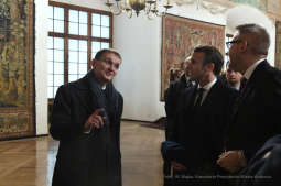 2424.jpg-Emmanuela Macrona