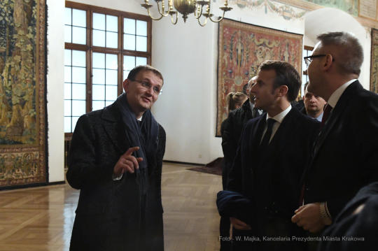 2424.jpg-Emmanuela Macrona