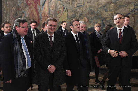 3939.jpg-Emmanuela Macrona