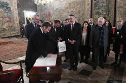 4242.jpg-Emmanuela Macrona