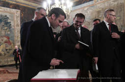 4343.jpg-Emmanuela Macrona