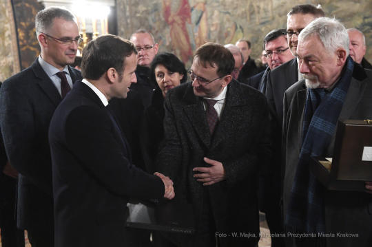 4747.jpg-Emmanuela Macrona