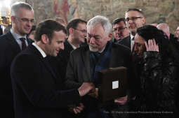 4848.jpg-Emmanuela Macrona