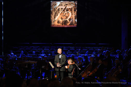 0101.jpg-Filharmonii Krakowskiej