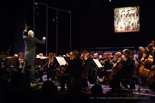 1111.jpg-Filharmonii Krakowskiej