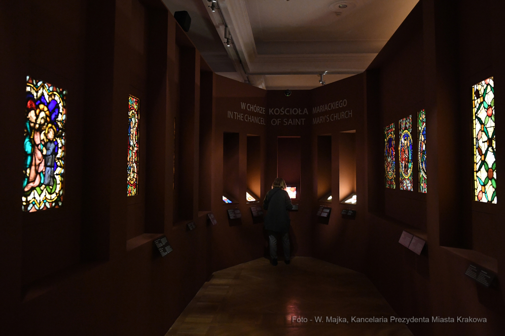 3535.jpg-Witraże  Autor: W. Majka