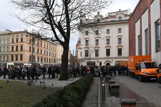 0101.jpg-Walentynkowa akcja rozdawania budek lęgowych