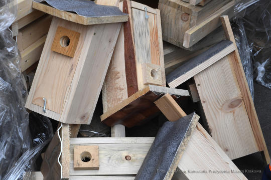 0404.jpg-Walentynkowa akcja rozdawania budek lęgowych