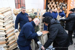0606.jpg-Walentynkowa akcja rozdawania budek lęgowych