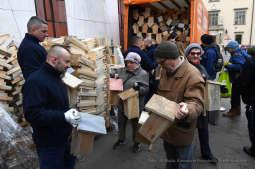 0808.jpg-Walentynkowa akcja rozdawania budek lęgowych