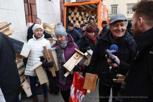 1111.jpg-Walentynkowa akcja rozdawania budek lęgowych