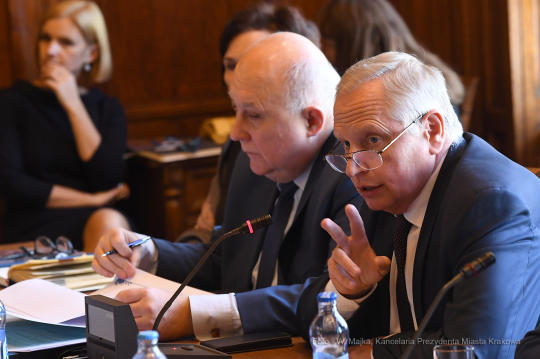 0808.jpg-parlamentarzyści