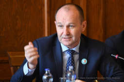 2121.jpg-parlamentarzyści