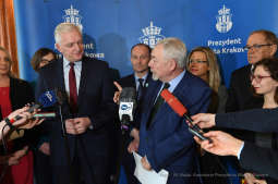 3232.jpg-parlamentarzyści