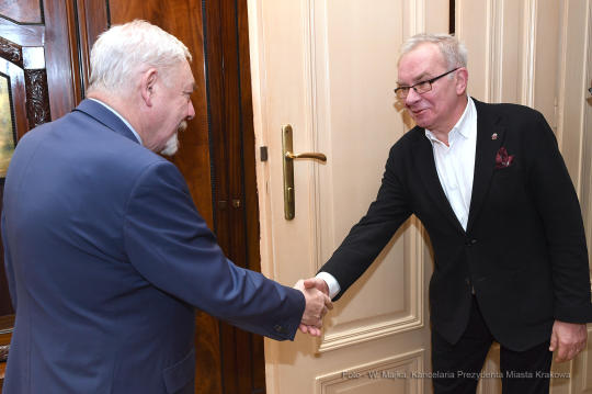 0101.jpg-nagrody dla dyrektorów V LO i Technikum Łączności nr 14