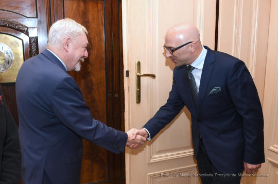 0202.jpg-nagrody dla dyrektorów V LO i Technikum Łączności nr 14