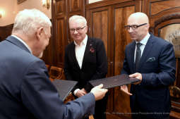 0303.jpg-nagrody dla dyrektorów V LO i Technikum Łączności nr 14