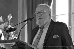 0202.jpg-Krzysztof Penderecki