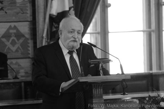 0606.jpg-Krzysztof Penderecki